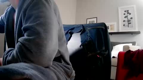 Snapshot of toomuchsmoke chatting on 6, 10, 2025 toomuchsmoke online show from 6, 10, 2025