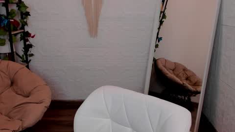 Snapshot of top_twins chatting on 6, 2, 2025 Yara online show from 6, 2, 2025