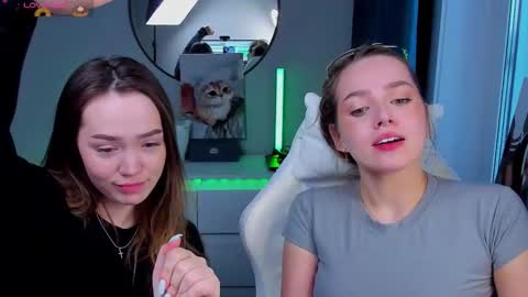 Snapshot of top_twins chatting on 8, 3, 2026 Yara online show from 8, 3, 2026