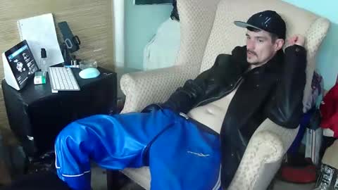 Snapshot of topdogintraining93 chatting on 18, 3, 2026 SagMeOreduceMe online show from 18, 3, 2026