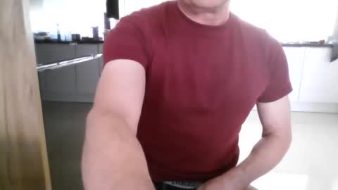 Snapshot of topsecreton chatting on 15, 4, 2026 topsecreton online show from 15, 4, 2026