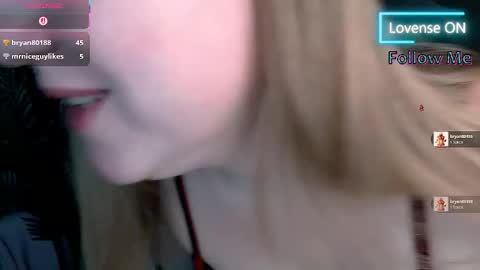 Snapshot of tori_blond chatting on 20, 12, 2025 tori_blond online show from 20, 12, 2025