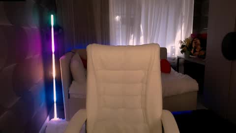 Snapshot of tori_blond chatting on 1, 4, 2026 tori_blond online show from 1, 4, 2026