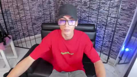 Snapshot of torn_boy chatting on 28, 5, 2026 torn_boy online show from 28, 5, 2026