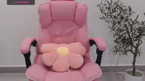 Snapshot of totoro_09 chatting on 3, 10, 2025 Angelina online show from 3, 10, 2025