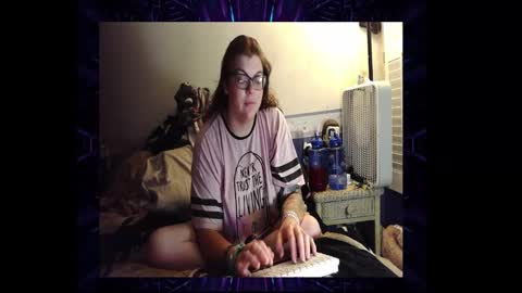 Snapshot of toxiclove1311 chatting on 8, 10, 2025 Toxiclove1311 online show from 8, 10, 2025