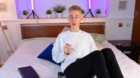 Snapshot of toxicpassion chatting on 8, 4, 2026 Max online show from 8, 4, 2026