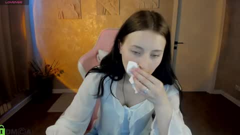 tracey_gill online show from 9, 6, 2026
