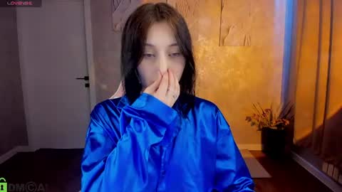 tracey_gill online show from 10, 6, 2026