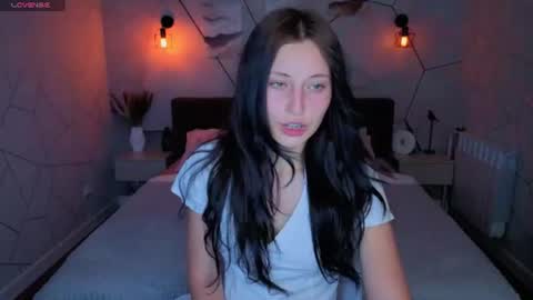 tracey_gill online show from 25, 6, 2026