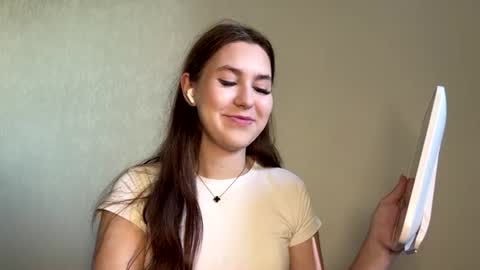 Snapshot of tracievanier chatting on 2, 7, 2026 Thea online show from 2, 7, 2026