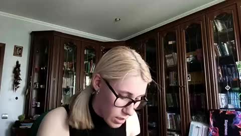Snapshot of tranhardisty chatting on 15, 5, 2026 Lesly online show from 15, 5, 2026