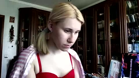 Snapshot of tranhardisty chatting on 16, 5, 2026 Lesly online show from 16, 5, 2026