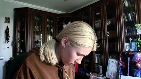 Snapshot of tranhardisty chatting on 22, 5, 2026 Lesly online show from 22, 5, 2026