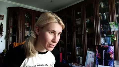 Snapshot of tranhardisty chatting on 23, 5, 2026 Lesly online show from 23, 5, 2026