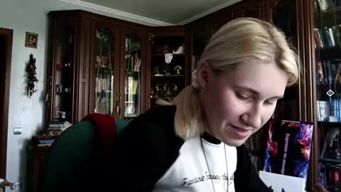 Snapshot of tranhardisty chatting on 10, 6, 2026 Lesly online show from 10, 6, 2026