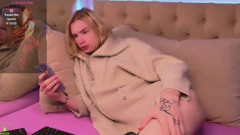 Snapshot of translustybabe chatting on 16, 12, 2025 STACY online show from 16, 12, 2025