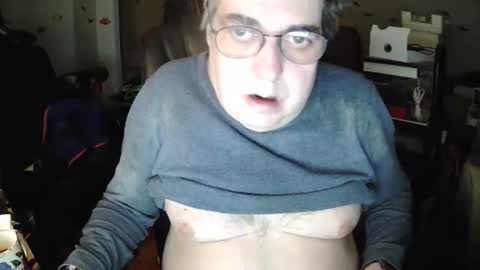 Snapshot of transmtfhello chatting on 12, 1, 2026 Peter online show from 12, 1, 2026