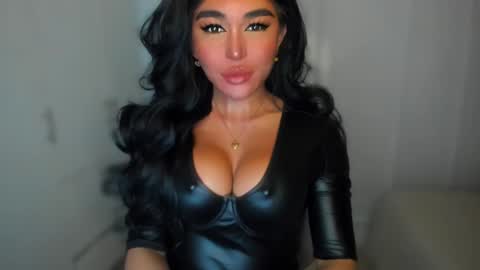 Snapshot of transnextdoor_ chatting on 11, 1, 2025 ALMIGHTY GODDESS VALENTINA online show from 11, 1, 2025