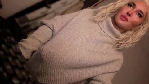 Snapshot of transnextdoor_ chatting on 13, 11, 2025 ALMIGHTY GODDESS VALENTINA online show from 13, 11, 2025