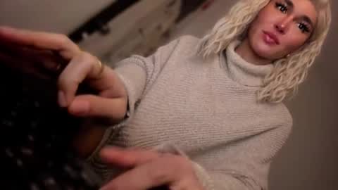 Snapshot of transnextdoor_ chatting on 17, 11, 2025 ALMIGHTY GODDESS VALENTINA online show from 17, 11, 2025