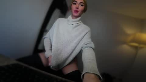 Snapshot of transnextdoor_ chatting on 14, 12, 2025 ALMIGHTY GODDESS VALENTINA online show from 14, 12, 2025