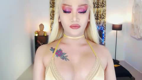 Snapshot of transplayfullolivia chatting on 8, 9, 2025 KYLIE BELLA TS online show from 8, 9, 2025