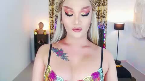 Snapshot of transplayfullolivia chatting on 16, 9, 2025 KYLIE BELLA TS online show from 16, 9, 2025