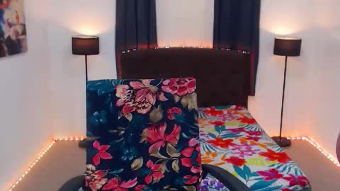 Snapshot of transplayfullolivia chatting on 7, 4, 2026 KYLIE BELLA TS online show from 7, 4, 2026