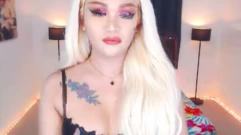 Snapshot of transplayfullolivia chatting on 9, 4, 2026 KYLIE BELLA TS online show from 9, 4, 2026