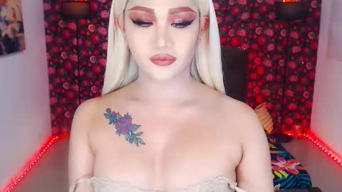 Snapshot of transplayfullolivia chatting on 18, 4, 2026 KYLIE BELLA TS online show from 18, 4, 2026