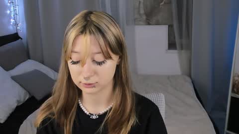 Nyuta Hartmann online show from 5, 2, 2025