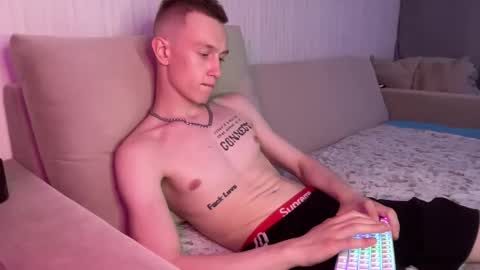 Travis online show from 10, 5, 2026