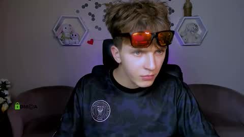 Snapshot of travis_wolf_ chatting on 18, 9, 2025 Travis online show from 18, 9, 2025