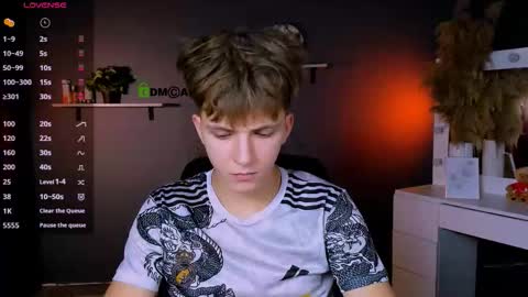 Snapshot of travis_wolf_ chatting on 8, 10, 2025 Travis online show from 8, 10, 2025