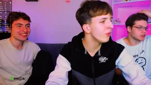 Snapshot of travis_wolf_ chatting on 13, 11, 2025 Travis online show from 13, 11, 2025