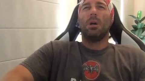 Snapshot of traviskenn chatting on 20, 4, 2026 TravisKenn online show from 20, 4, 2026