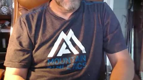 Snapshot of travler72 chatting on 11, 4, 2026 travler72 online show from 11, 4, 2026