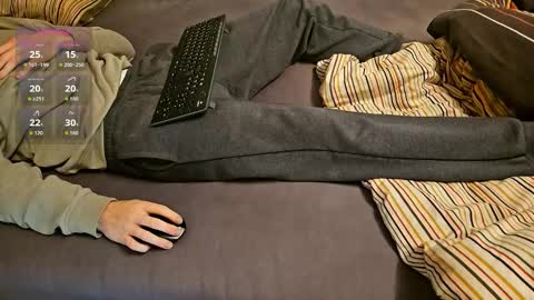 tree1989 online show from 31, 10, 2025