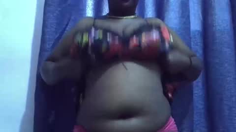 Snapshot of trendybootie chatting on 7, 3, 2026 trendybootie online show from 7, 3, 2026