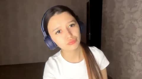 Snapshot of tressielestronge chatting on 31, 3, 2026 Bella online show from 31, 3, 2026