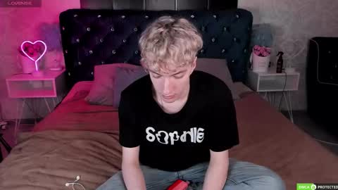 Snapshot of trevorbenson chatting on 14, 11, 2025 TrevorBenson online show from 14, 11, 2025