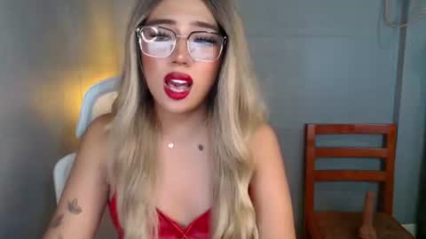 trexie_fucks15 online show from 15, 12, 2025