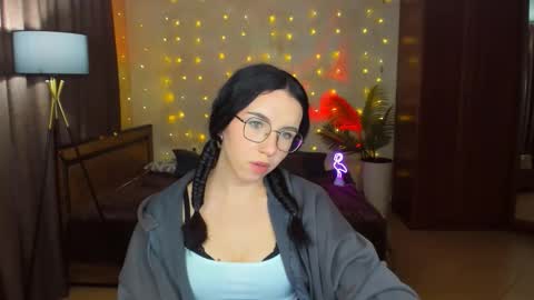 TriciaDaisy online show from 27, 4, 2026