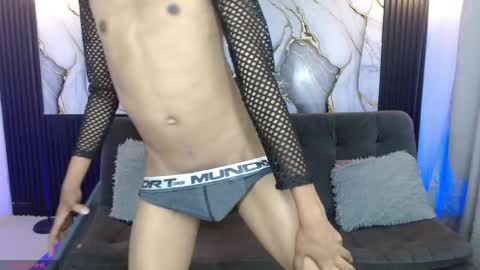 Snapshot of triiangel_latinboy chatting on 26, 4, 2026 Johan online show from 26, 4, 2026