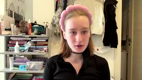 Snapshot of trinhteitsworth chatting on 13, 7, 2026 Vita online show from 13, 7, 2026