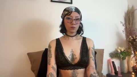 Snapshot of trinitysecrets chatting on 23, 10, 2025 trinitysecrets online show from 23, 10, 2025