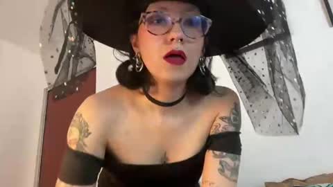 Snapshot of trinitysecrets chatting on 26, 10, 2025 trinitysecrets online show from 26, 10, 2025