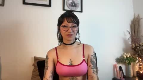 Snapshot of trinitysecrets chatting on 29, 10, 2025 trinitysecrets online show from 29, 10, 2025