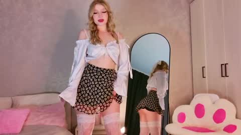 Snapshot of trinnitysweet chatting on 8, 4, 2026 Luna online show from 8, 4, 2026